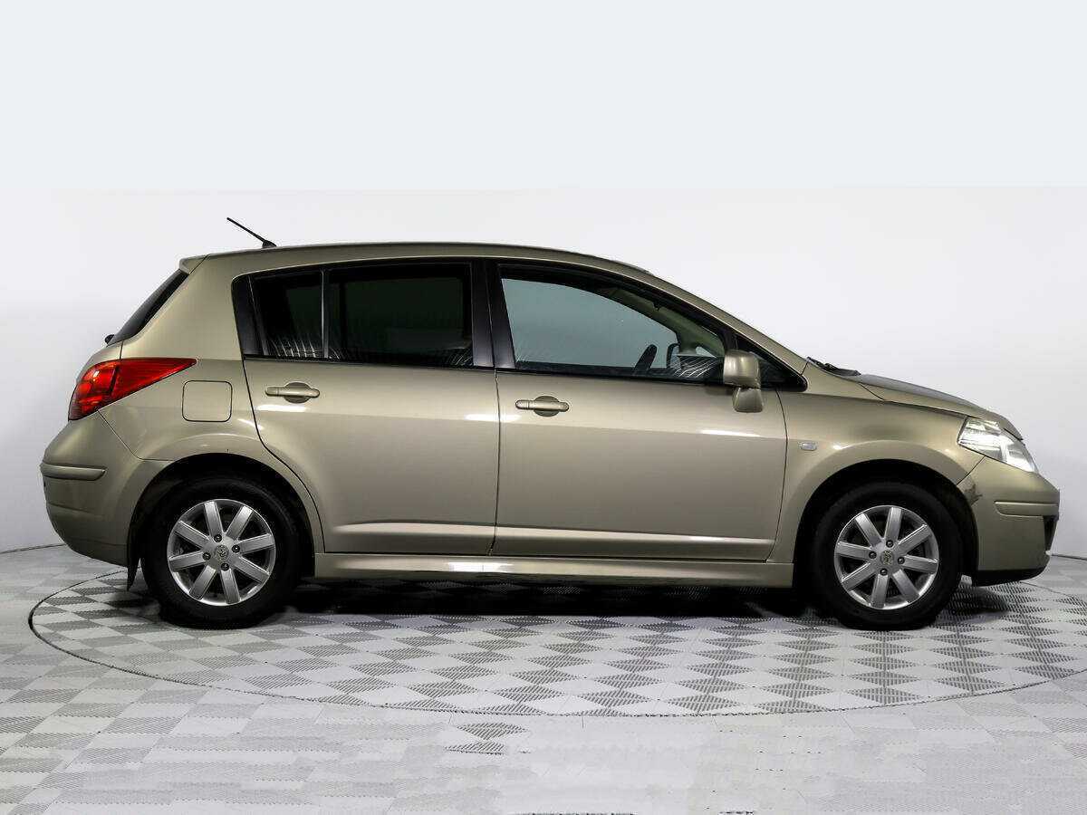 Купить Nissan Tiida с пробегом. Фото: #2