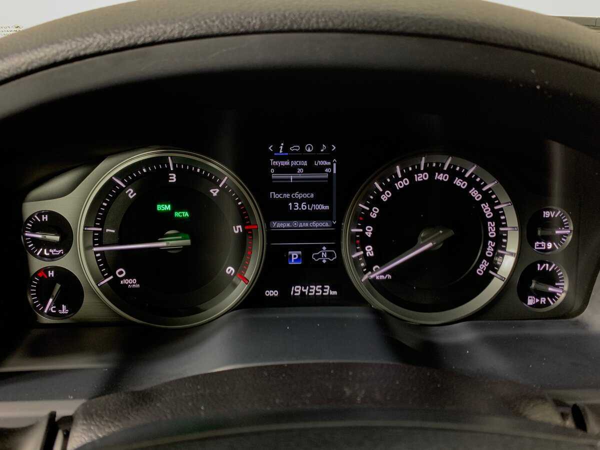 Купить Toyota Land Cruiser с пробегом. Фото: #14