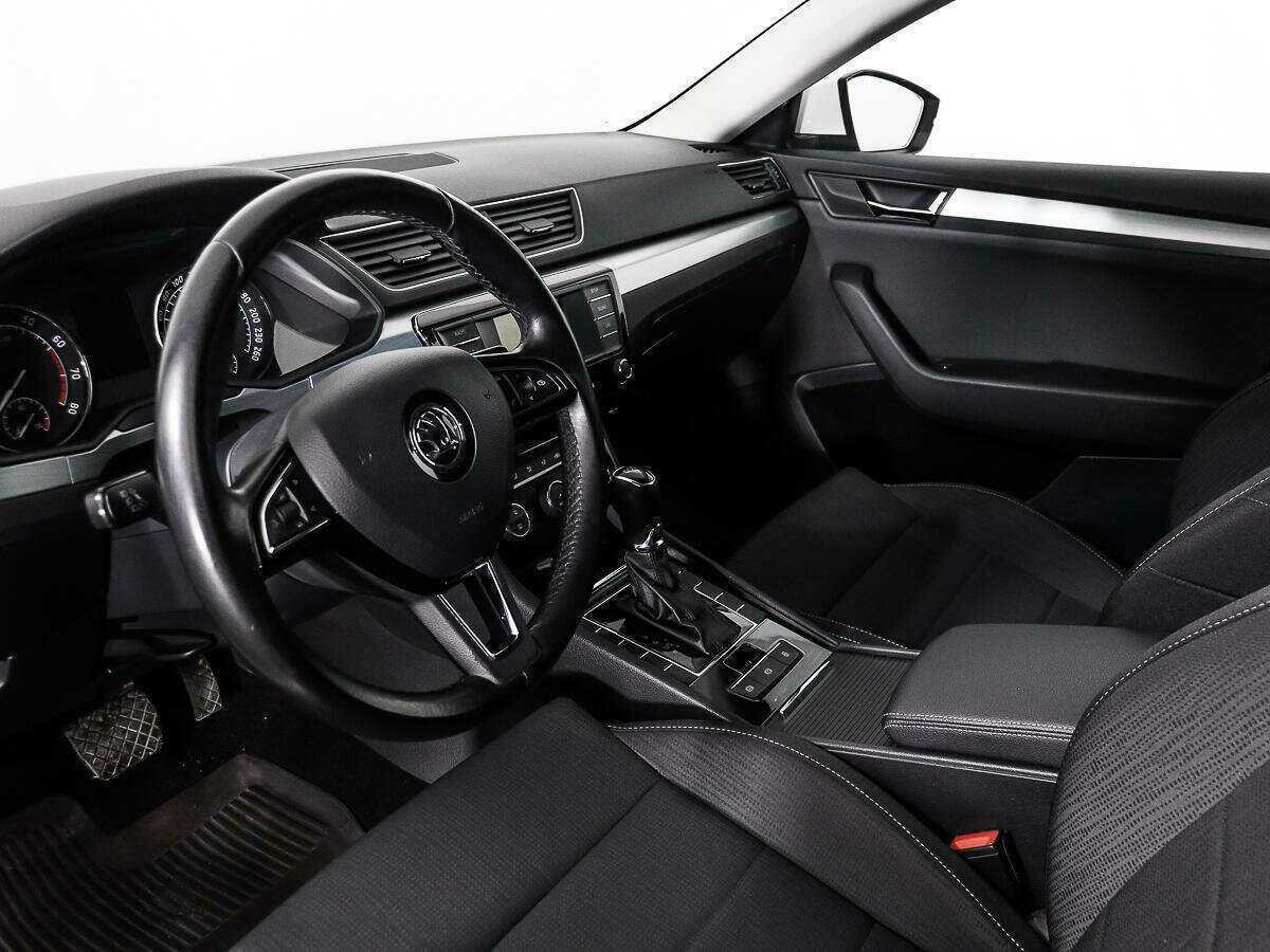 Купить Skoda Superb с пробегом. Фото: #8