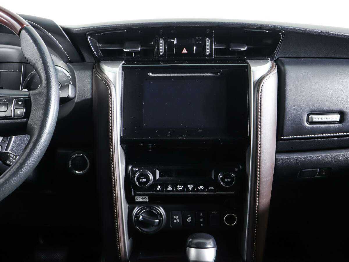 Купить Toyota Fortuner с пробегом. Фото: #11