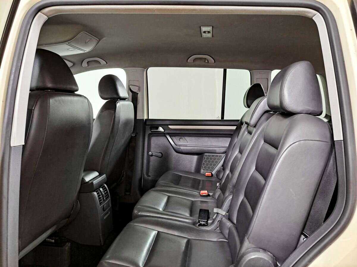 Купить Volkswagen Touran с пробегом. Фото: #9