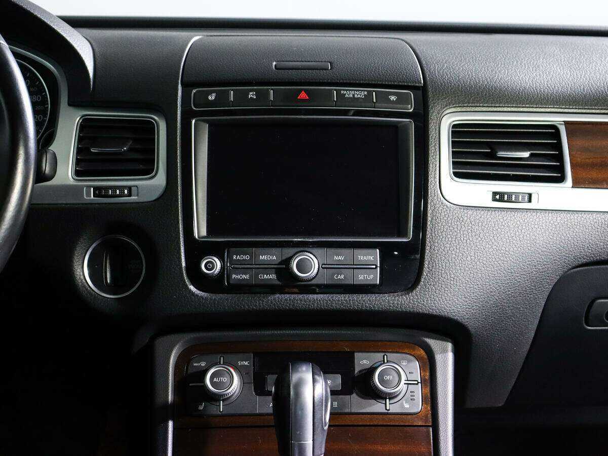 Купить Volkswagen Touareg с пробегом. Фото: #12