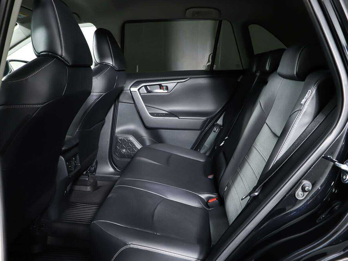 Купить Toyota RAV4 с пробегом. Фото: #9