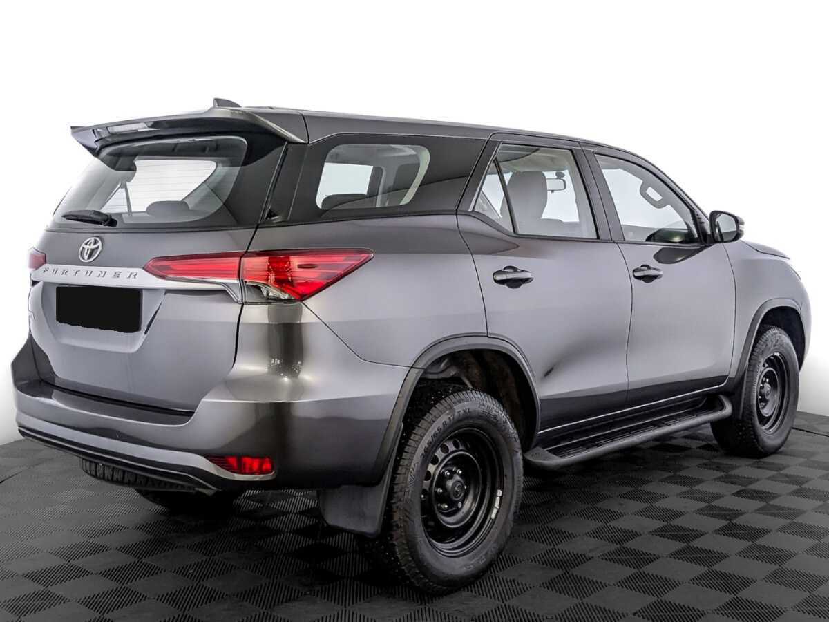 Купить Toyota Fortuner с пробегом. Фото: #4