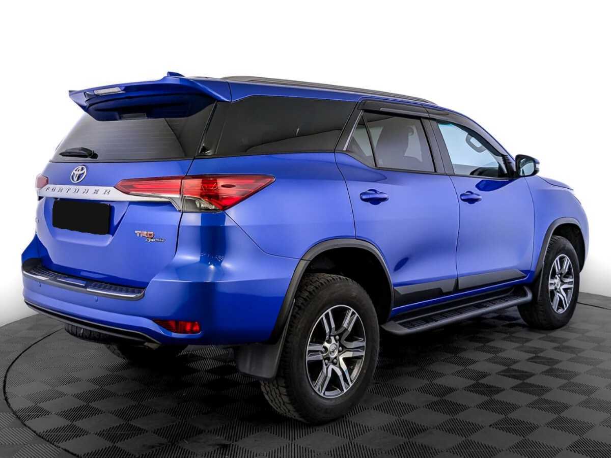 Купить Toyota Fortuner с пробегом. Фото: #4