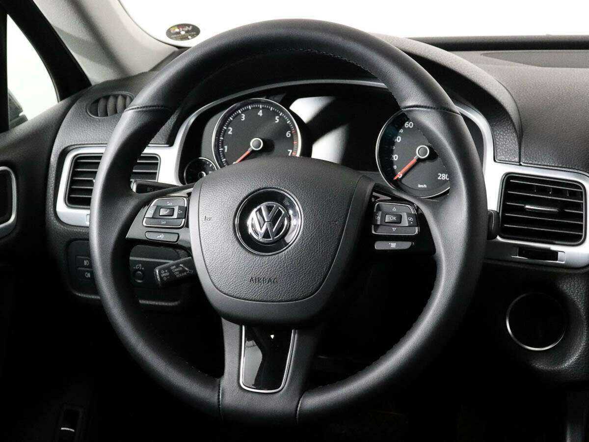 Купить Volkswagen Touareg с пробегом. Фото: #10