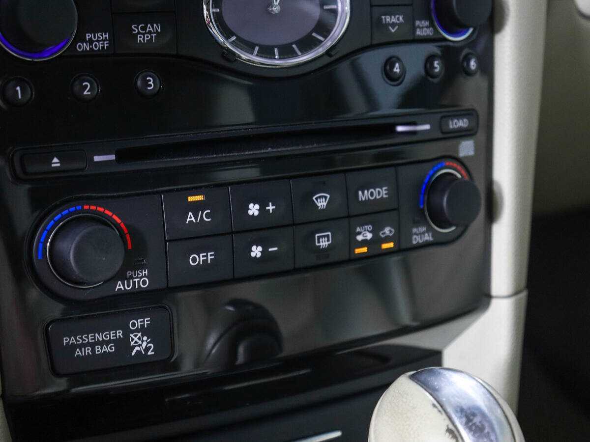 Купить Infiniti FX с пробегом. Фото: #17