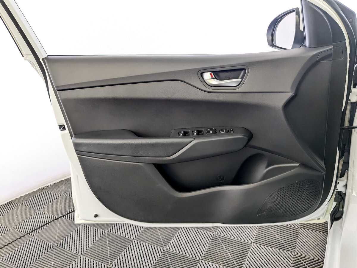 Купить Hyundai Solaris с пробегом. Фото: #13