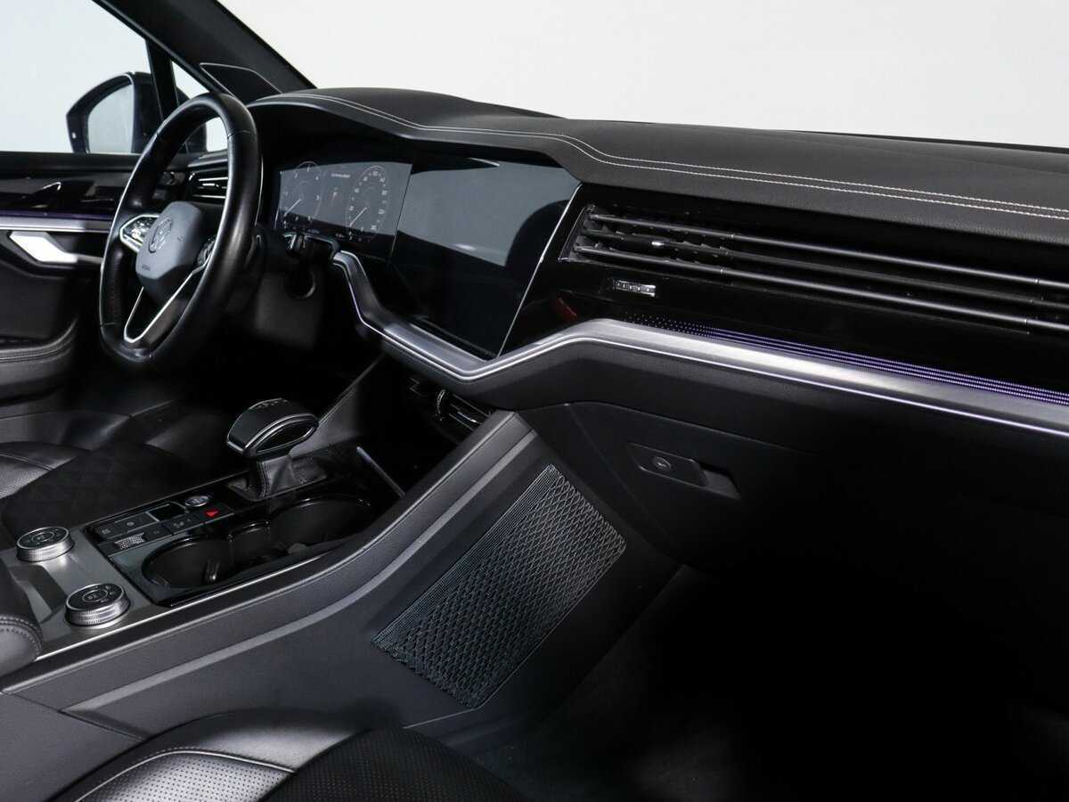Купить Volkswagen Touareg с пробегом. Фото: #5