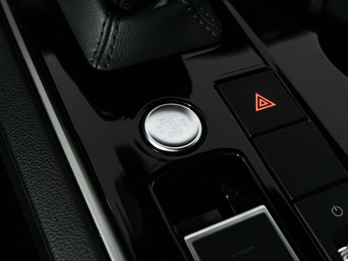 Купить Volkswagen Touareg с пробегом. Фото: #27