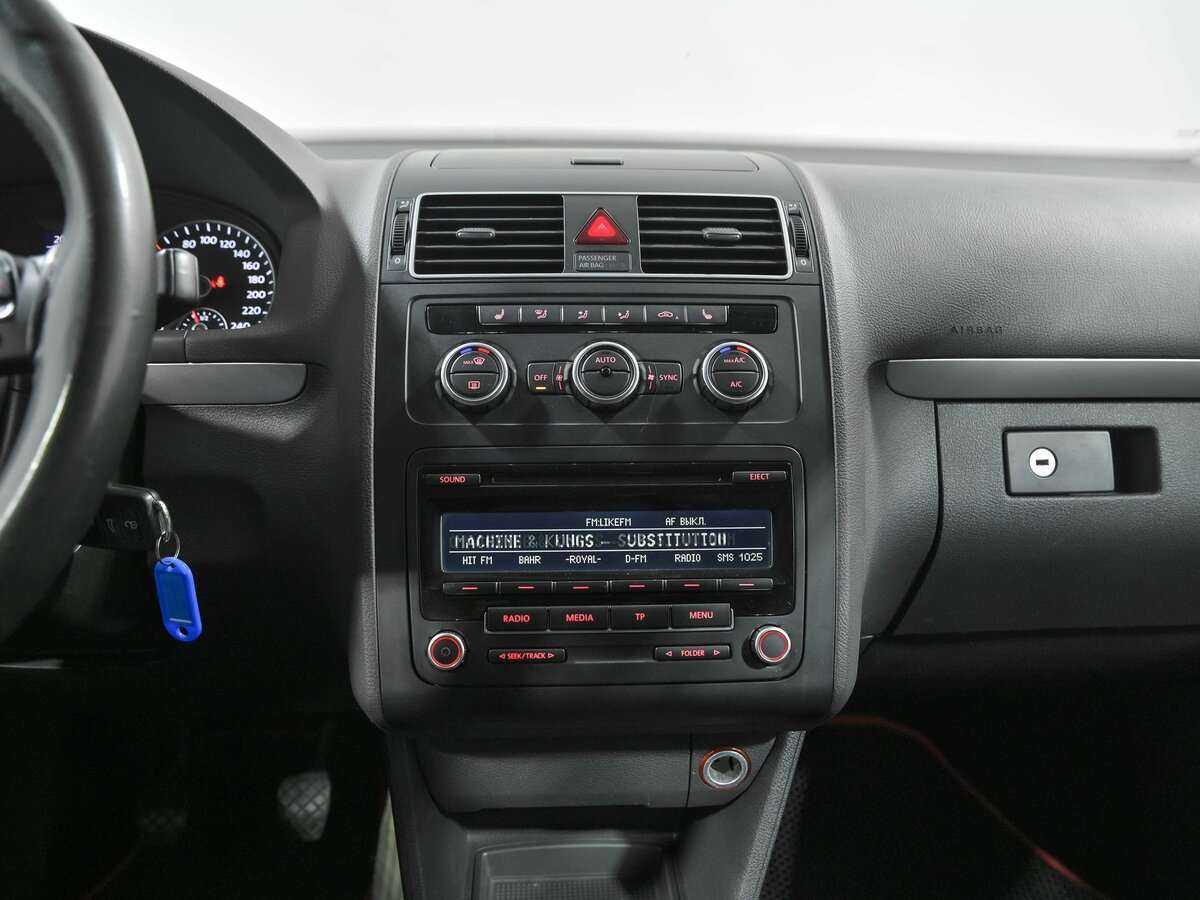 Купить Volkswagen Touran с пробегом. Фото: #9