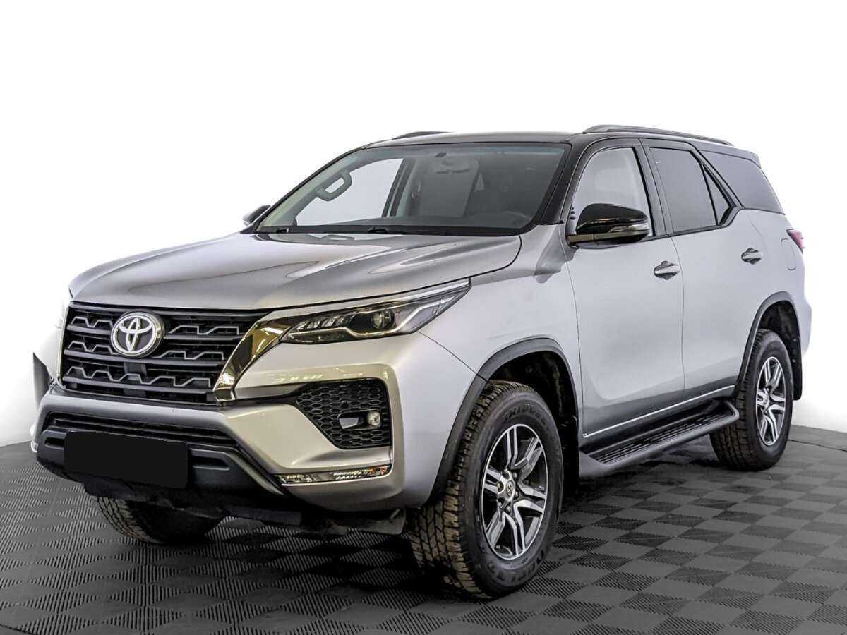 Купить Toyota Fortuner с пробегом. Фото: #0