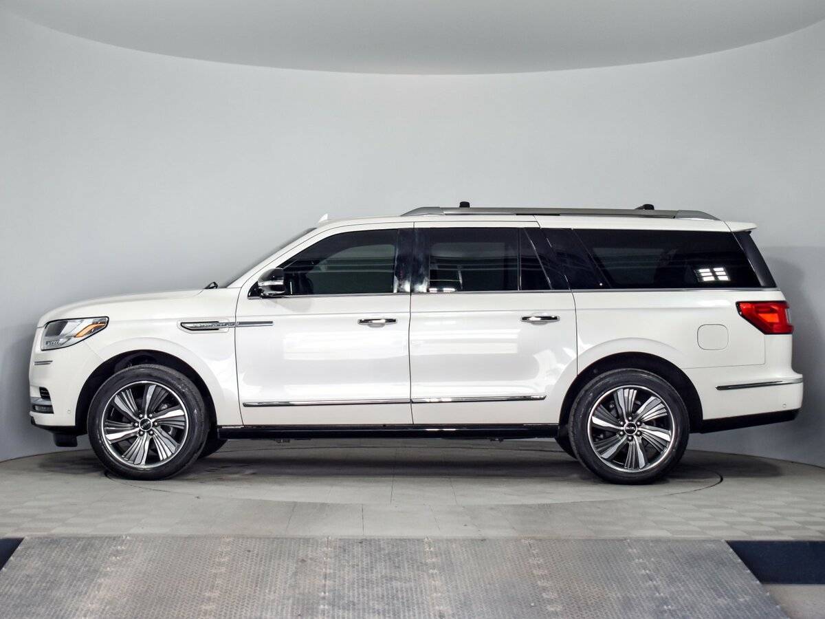 Купить Lincoln Navigator с пробегом. Фото: #7