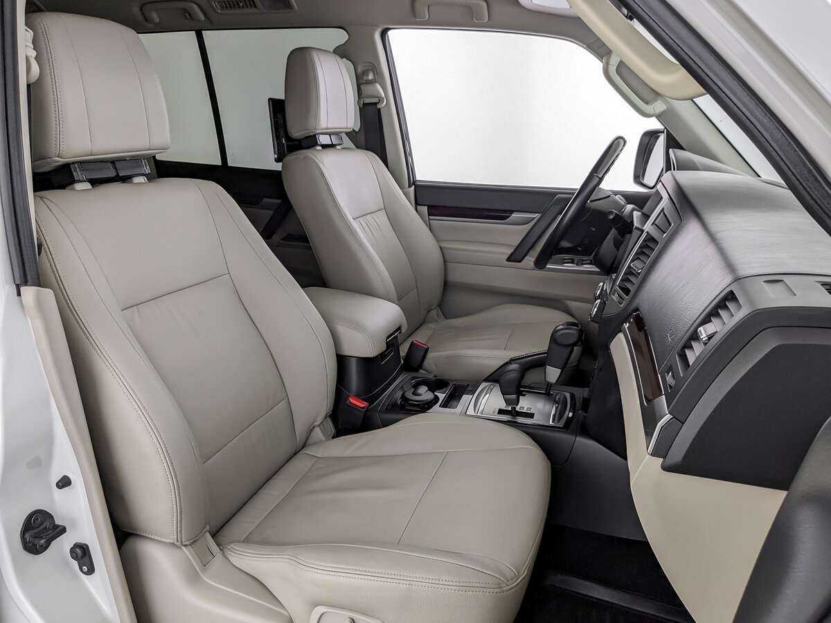 Купить Mitsubishi Pajero с пробегом. Фото: #17