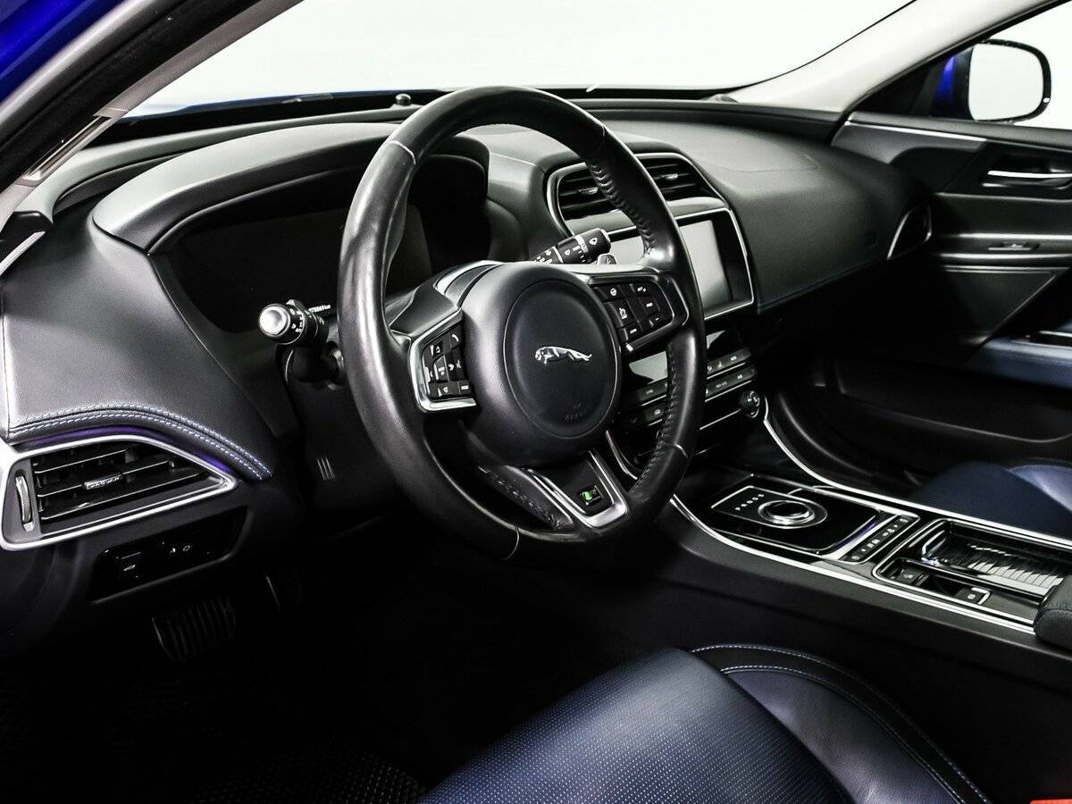 Купить Jaguar XE с пробегом. Фото: #12