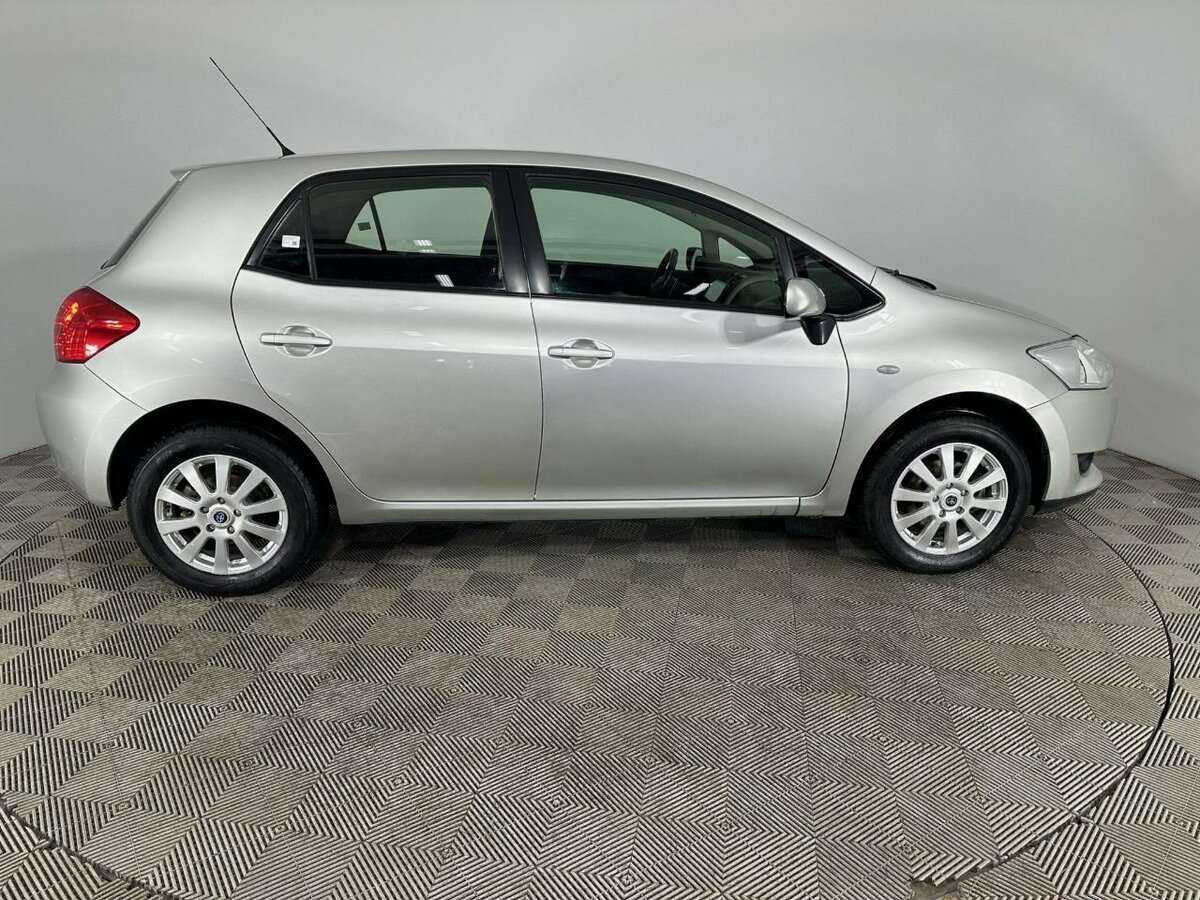 Купить Toyota Auris с пробегом. Фото: #3