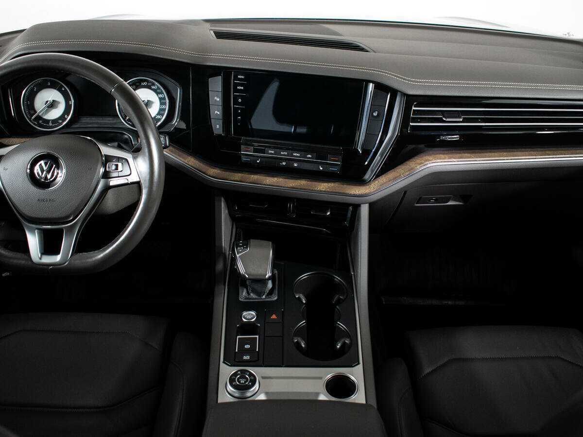 Купить Volkswagen Touareg с пробегом. Фото: #11