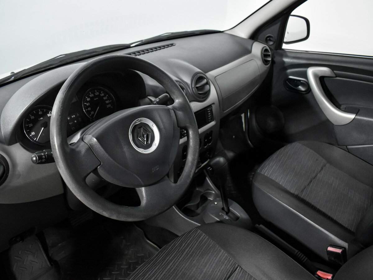 Купить Renault Logan с пробегом. Фото: #8
