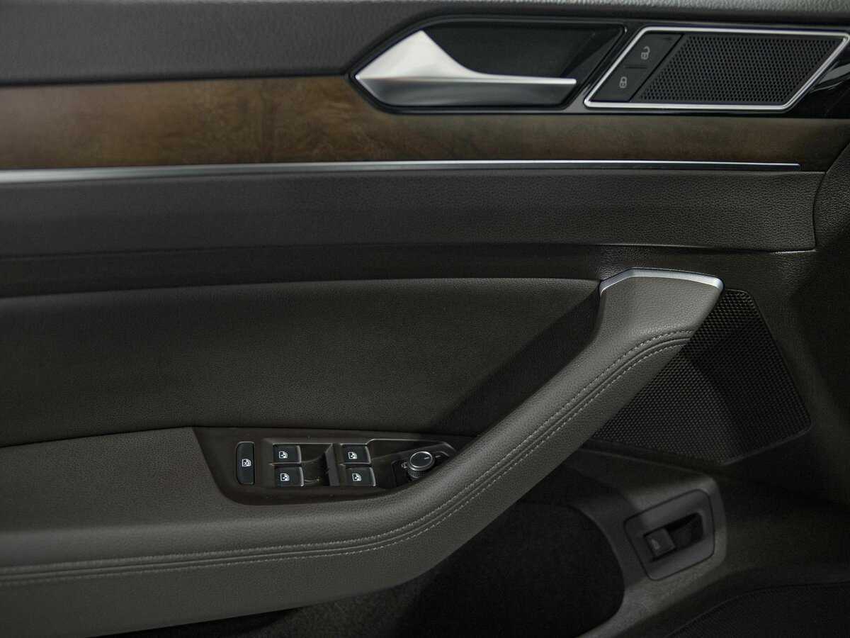 Купить Volkswagen Passat с пробегом. Фото: #11
