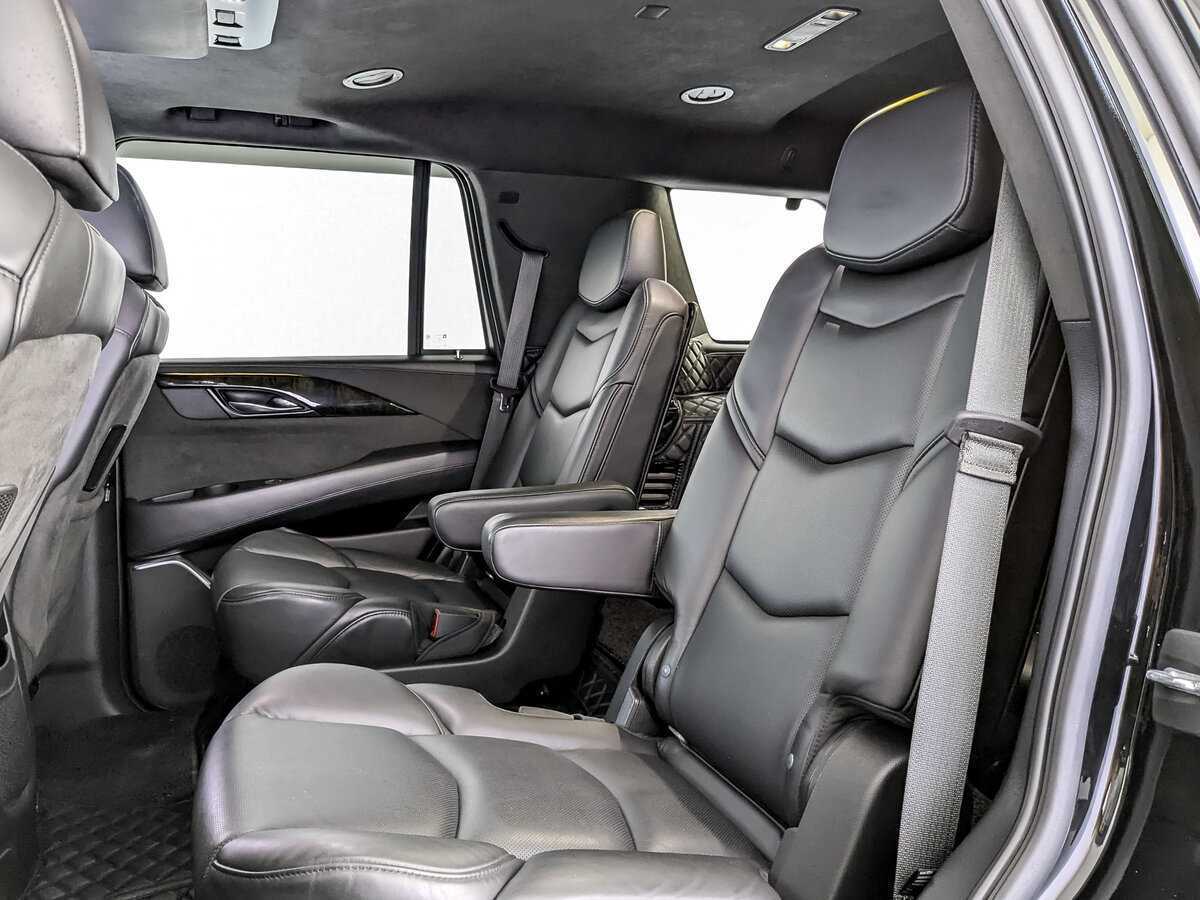 Купить Cadillac Escalade с пробегом. Фото: #9