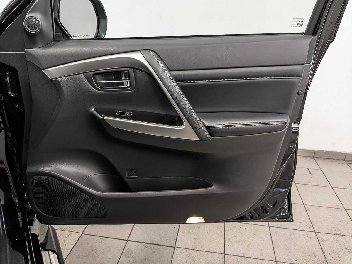 Купить Mitsubishi Montero Sport с пробегом. Фото: #22