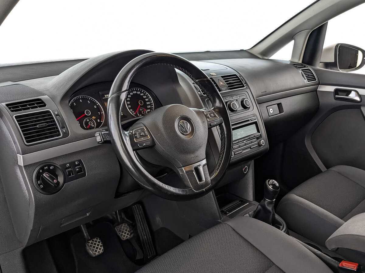 Купить Volkswagen Touran с пробегом. Фото: #10