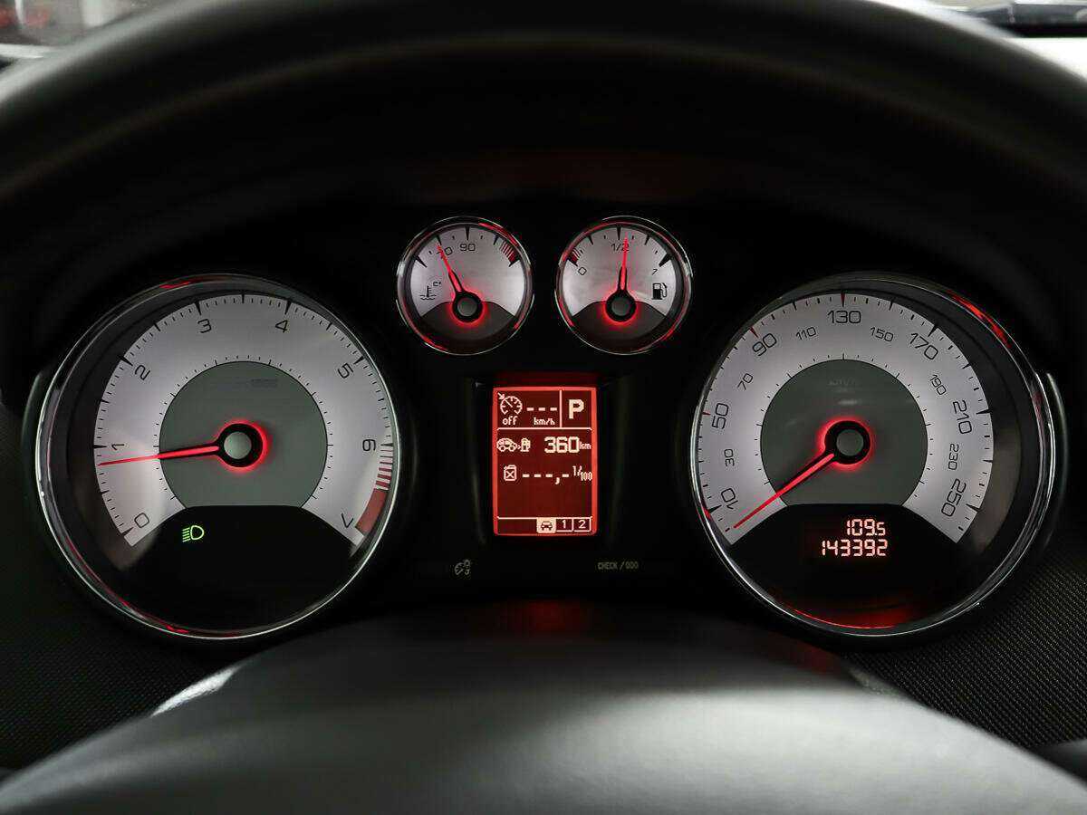 Купить Peugeot 308 с пробегом. Фото: #12