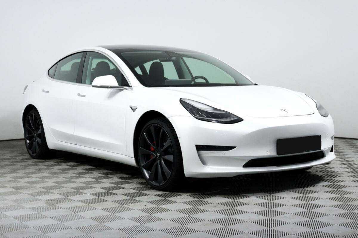 Купить Tesla Model 3 с пробегом. Фото: #2