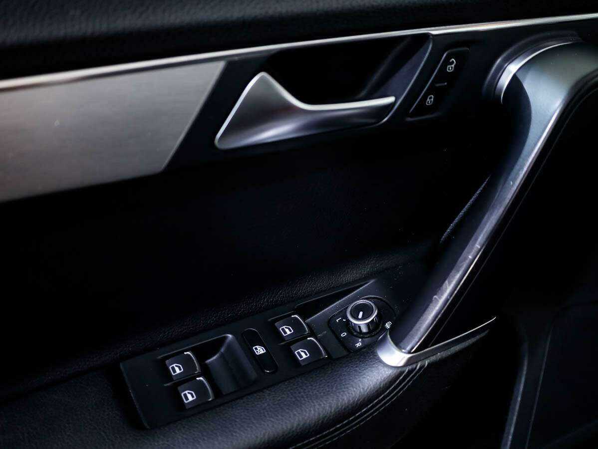 Купить Volkswagen Passat с пробегом. Фото: #12