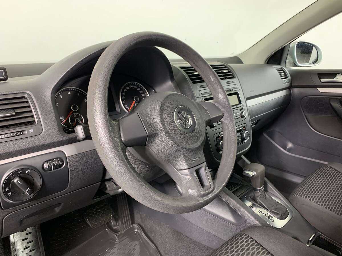 Купить Volkswagen Jetta с пробегом. Фото: #8