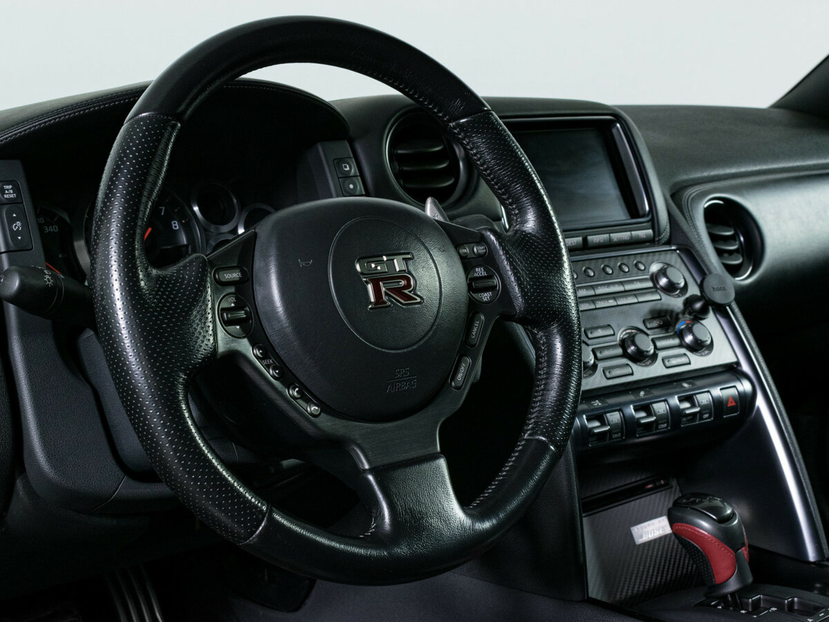 Купить Nissan GT-R с пробегом. Фото: #11