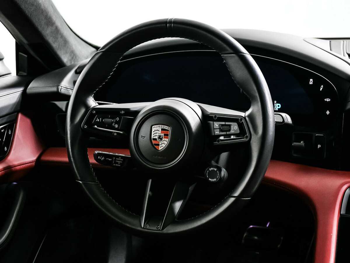 Купить Porsche Taycan с пробегом. Фото: #11