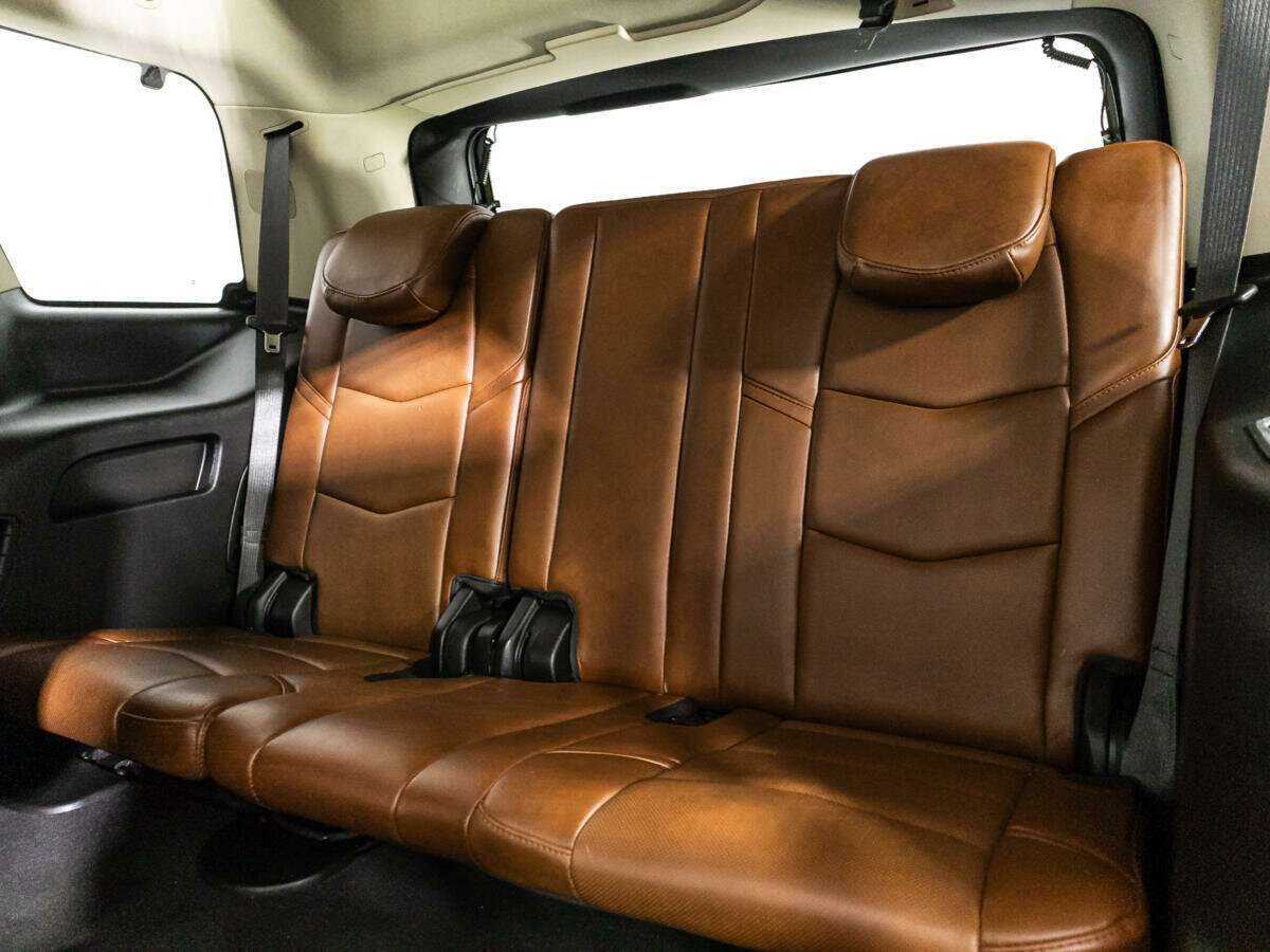 Купить Cadillac Escalade с пробегом. Фото: #17