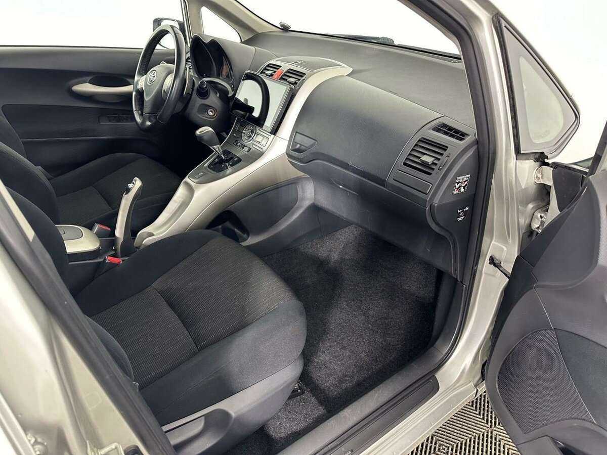Купить Toyota Auris с пробегом. Фото: #13
