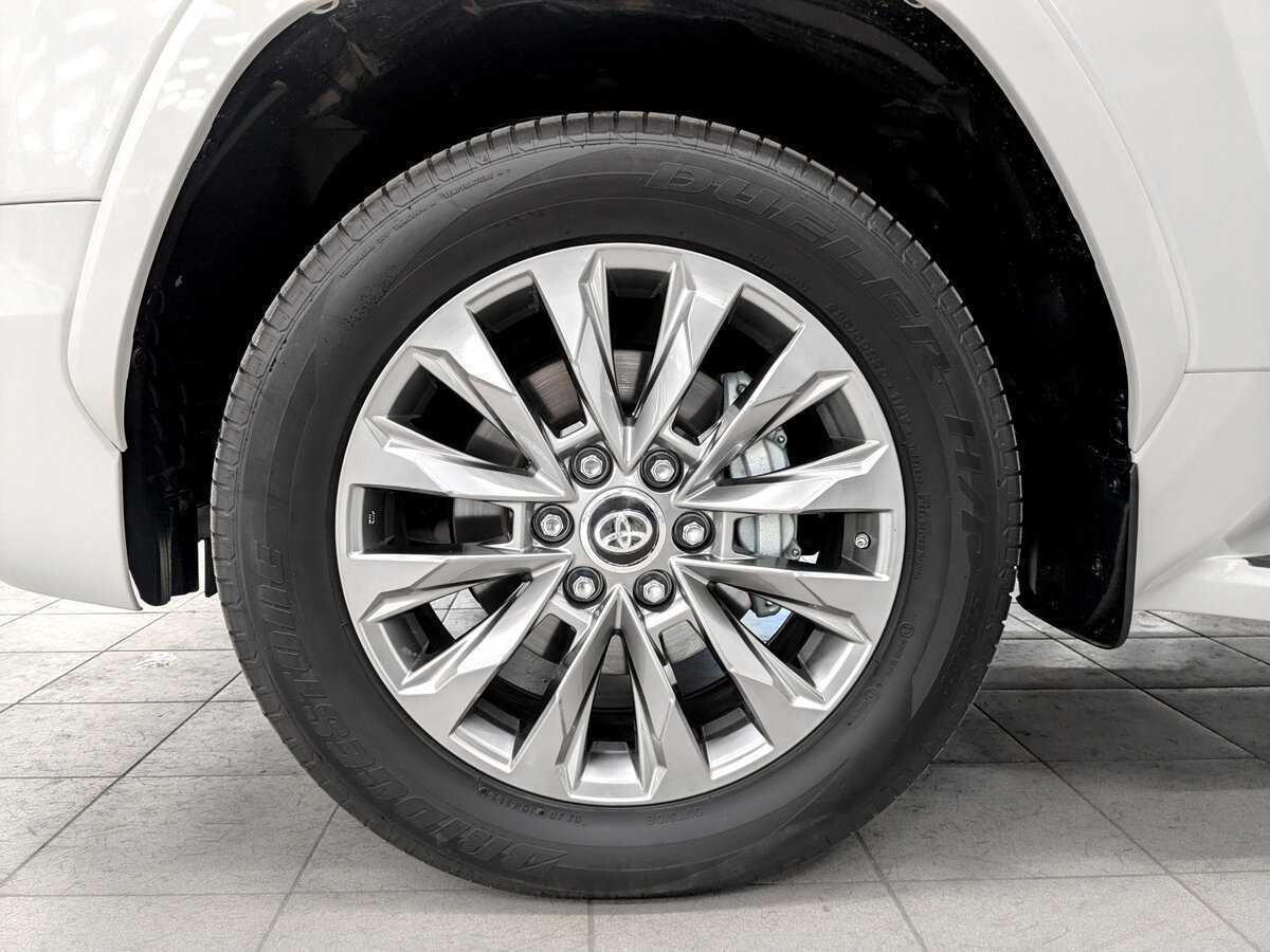 Купить Toyota Land Cruiser с пробегом. Фото: #17
