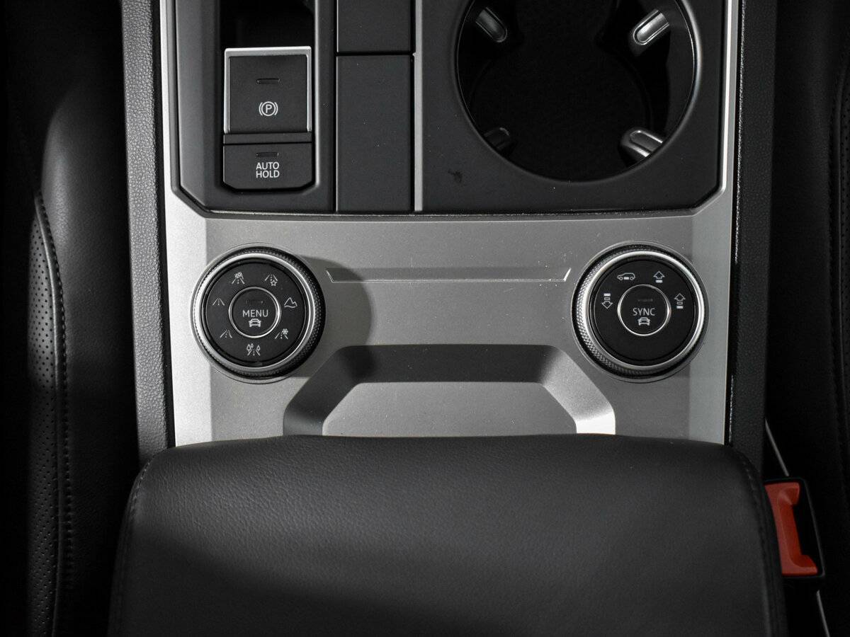 Купить Volkswagen Touareg с пробегом. Фото: #14