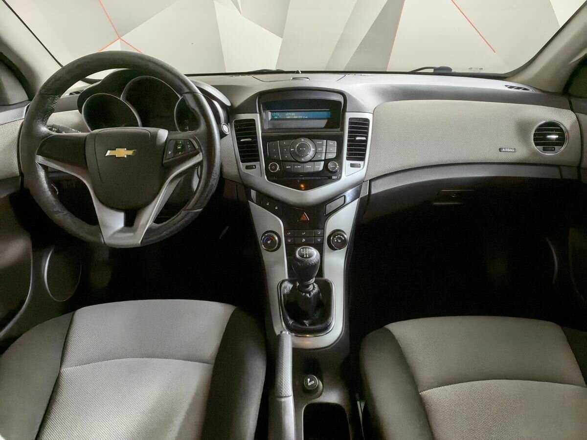 Купить Chevrolet Cruze с пробегом. Фото: #9