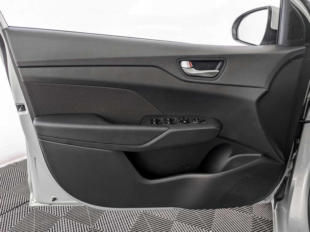 Купить Hyundai Solaris с пробегом. Фото: #14
