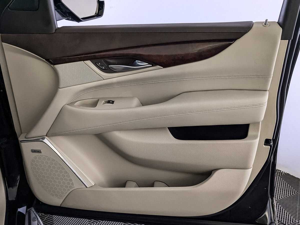 Купить Cadillac Escalade с пробегом. Фото: #24