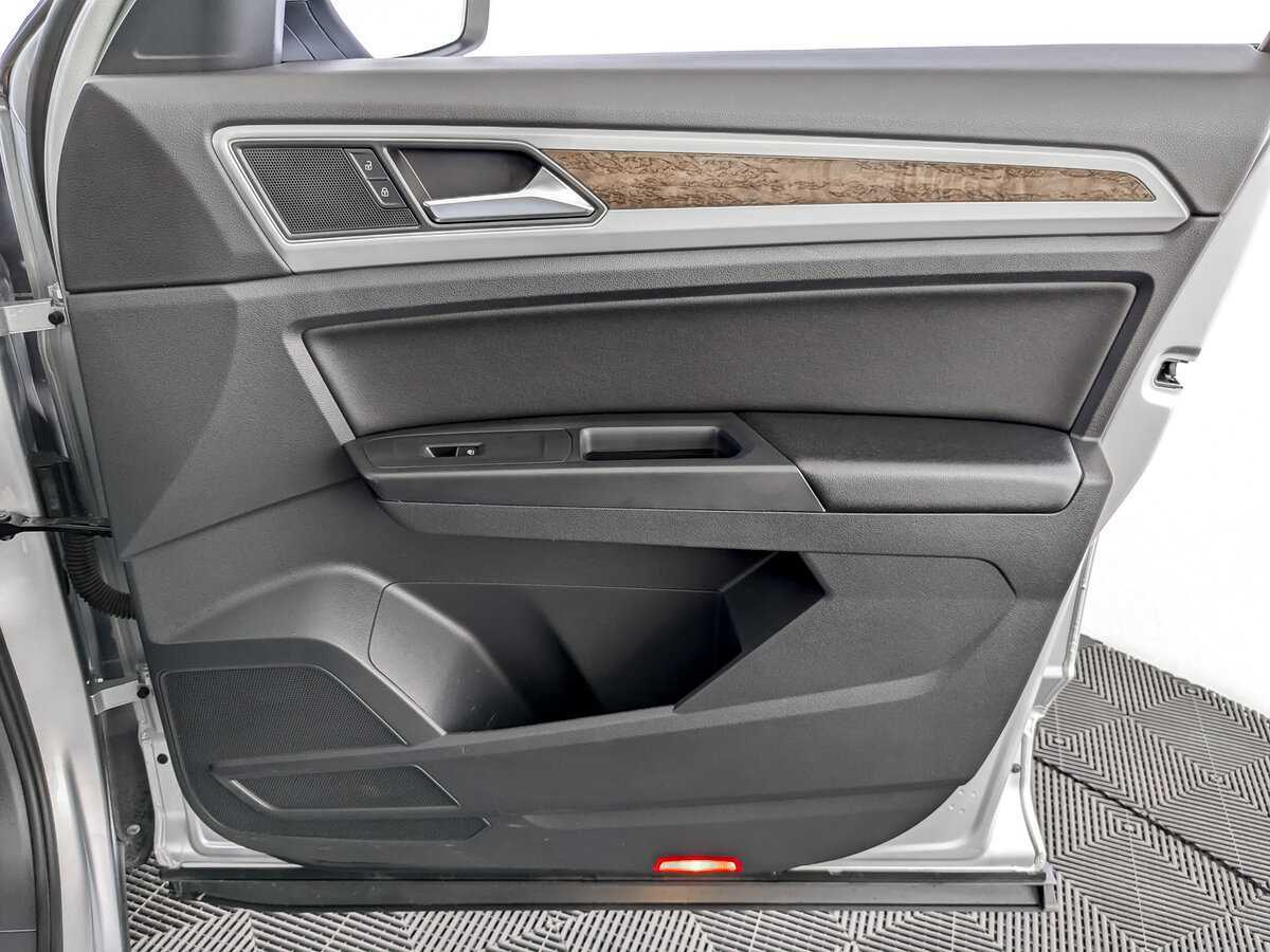 Купить Volkswagen Teramont с пробегом. Фото: #21