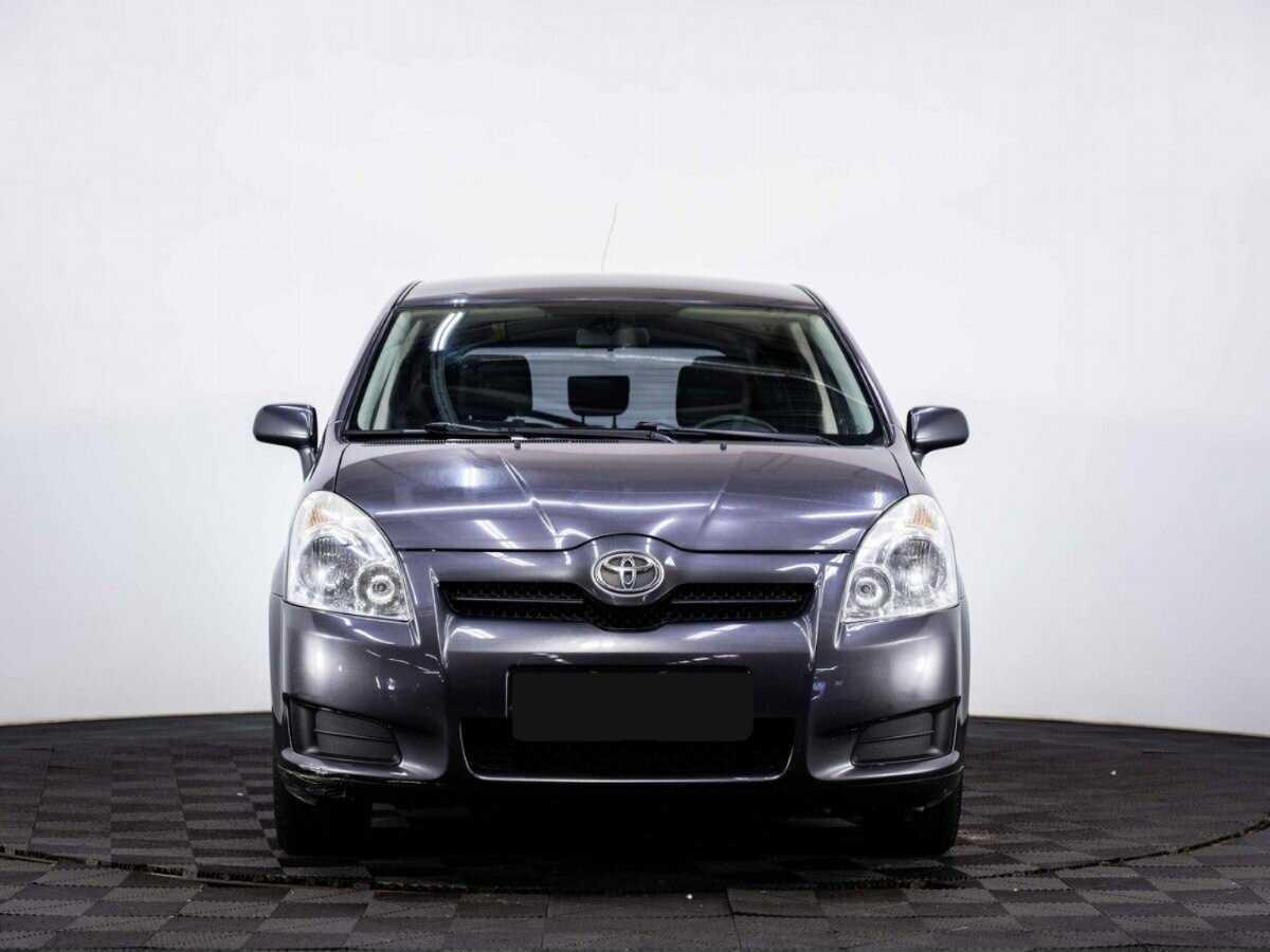Купить Toyota Corolla Verso с пробегом. Фото: #1