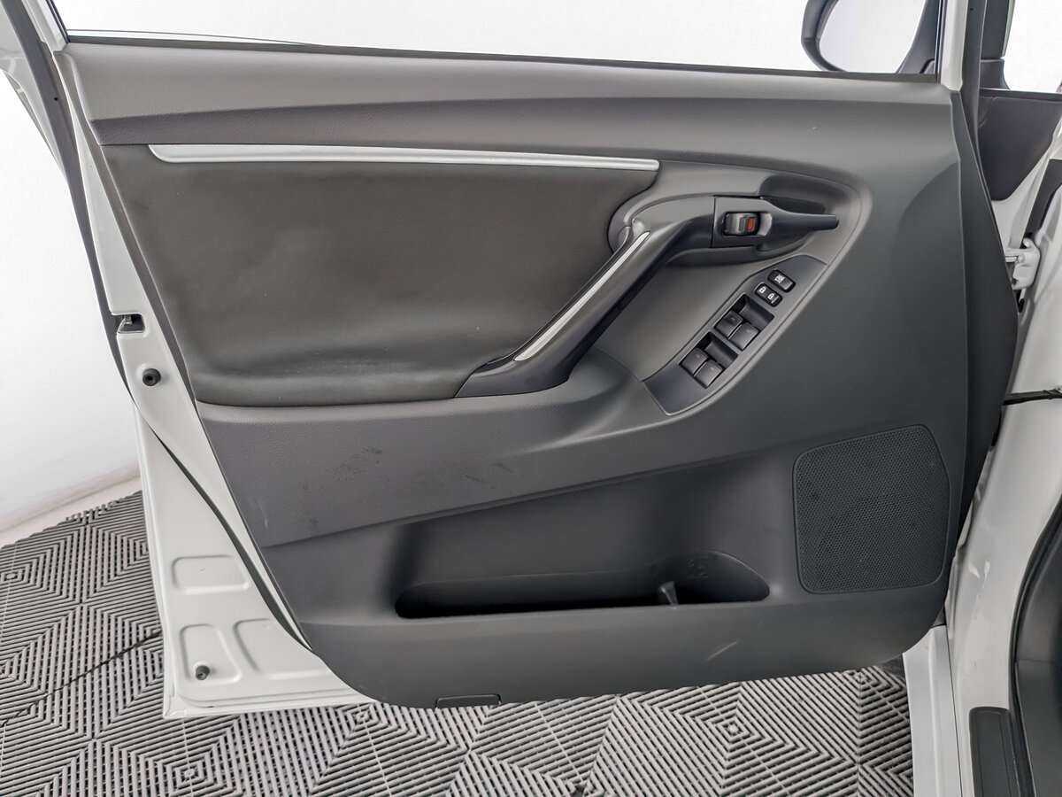 Купить Toyota Verso с пробегом. Фото: #14