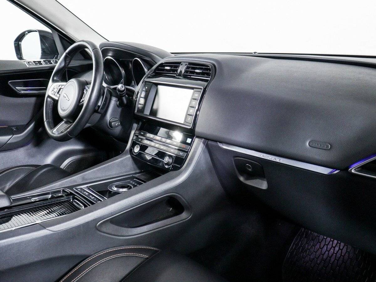 Купить Jaguar F-Pace с пробегом. Фото: #5