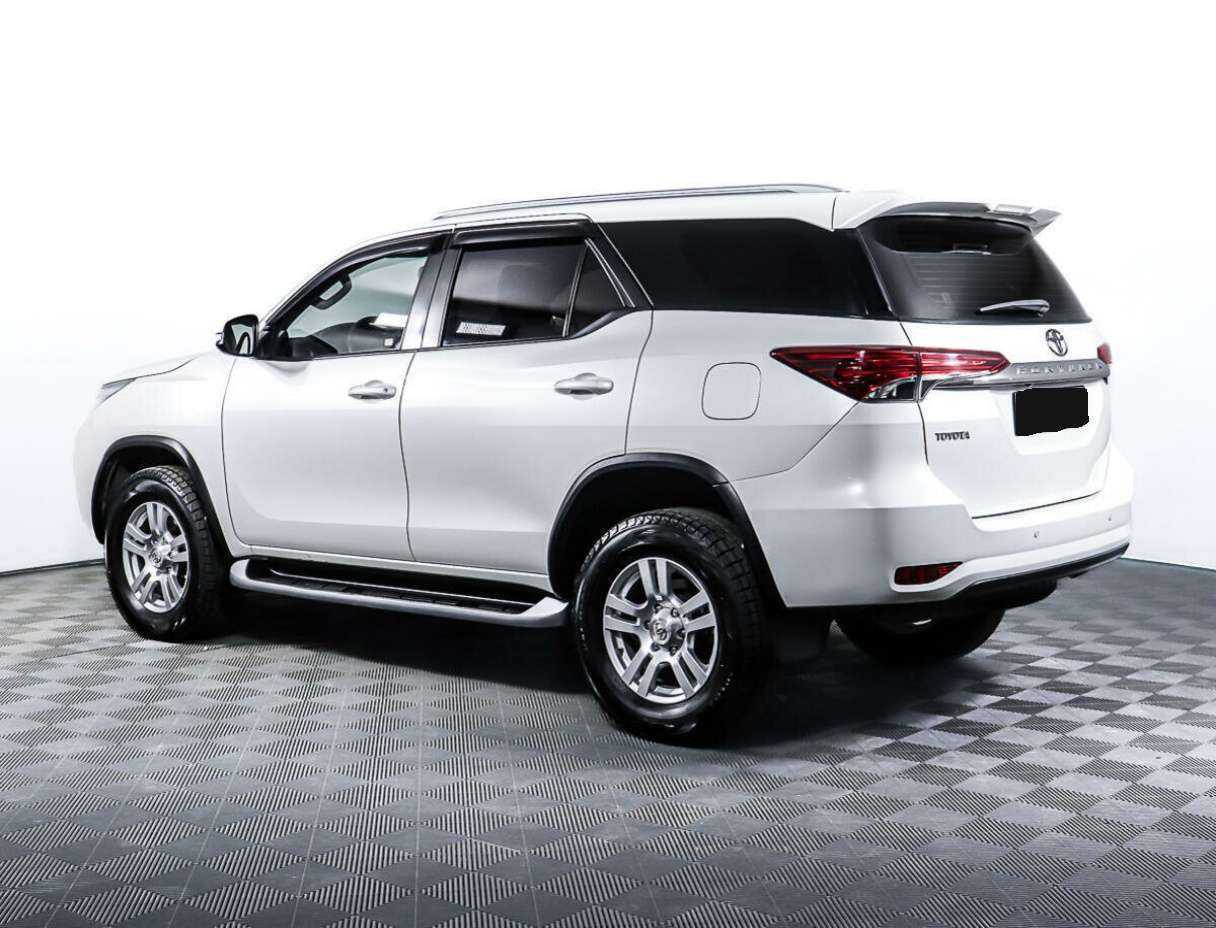 Купить Toyota Fortuner с пробегом. Фото: #5