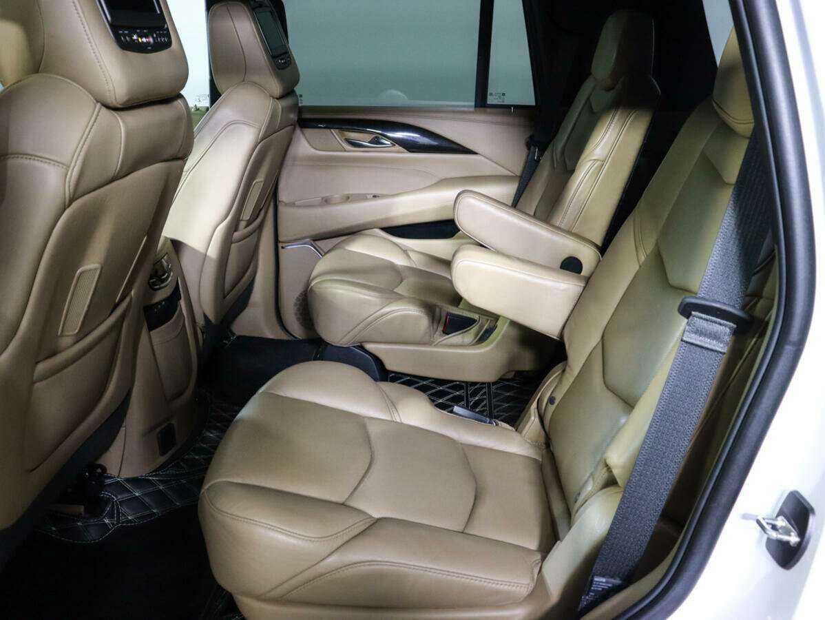 Купить Cadillac Escalade с пробегом. Фото: #9