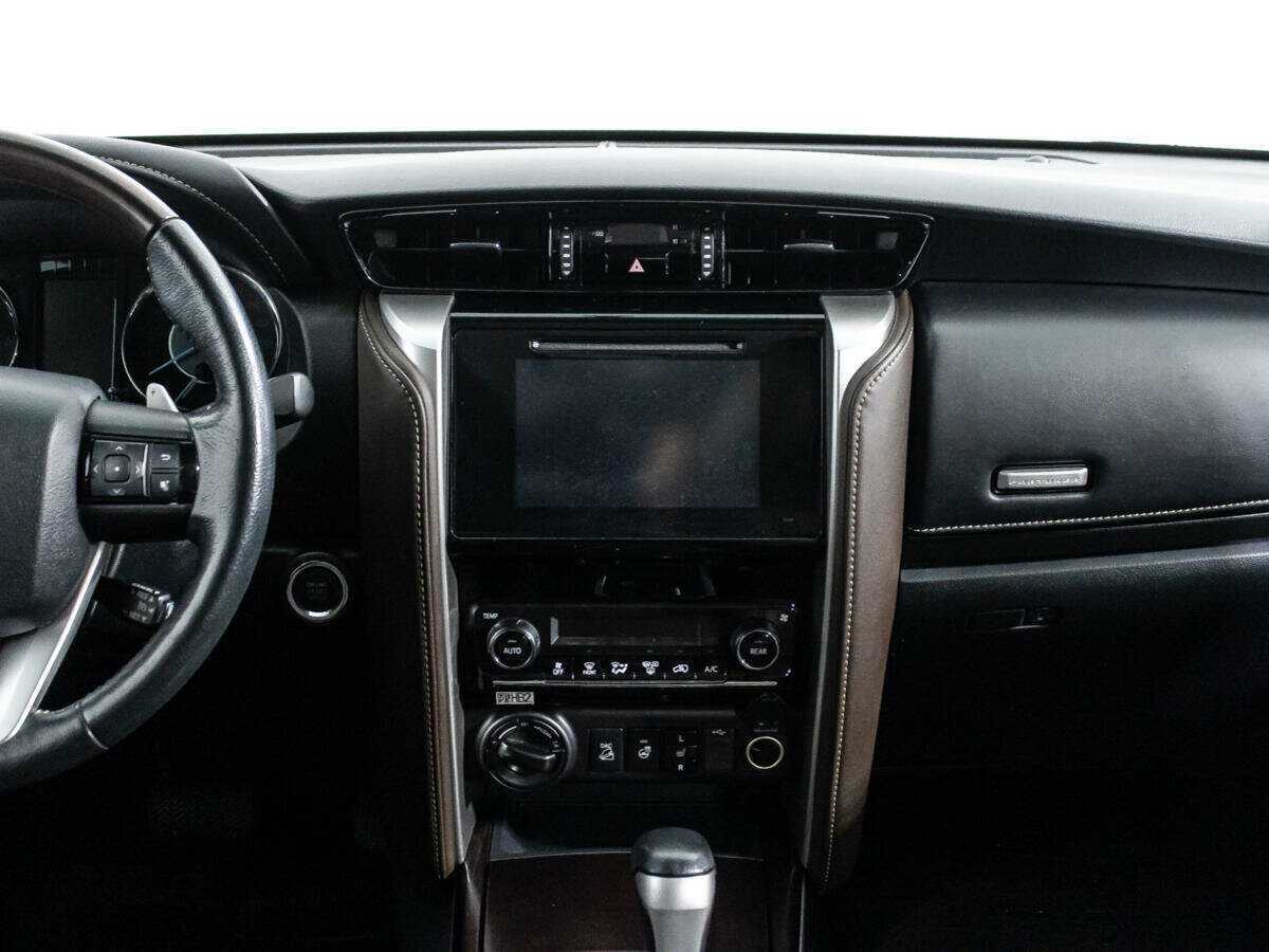 Купить Toyota Fortuner с пробегом. Фото: #13