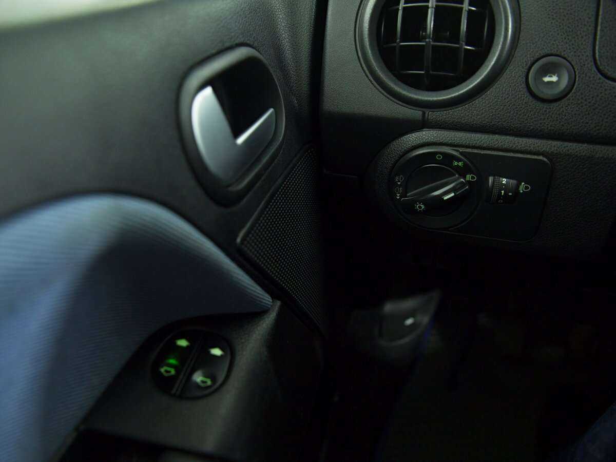 Купить Ford Fusion с пробегом. Фото: #17