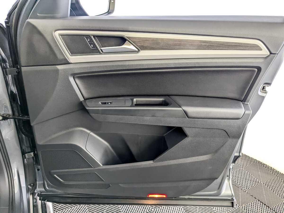 Купить Volkswagen Teramont с пробегом. Фото: #21