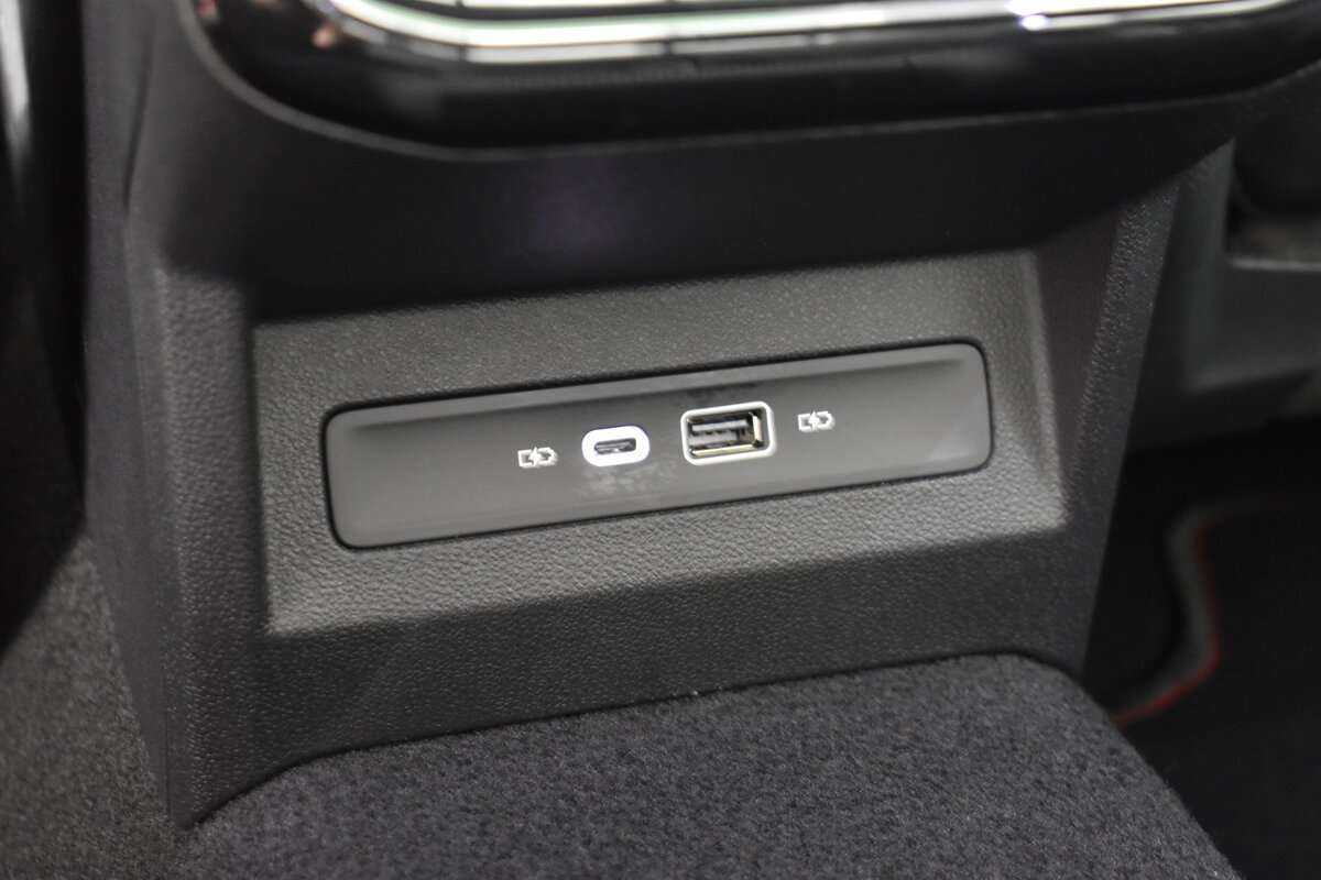 Купить Volkswagen Passat с пробегом. Фото: #11