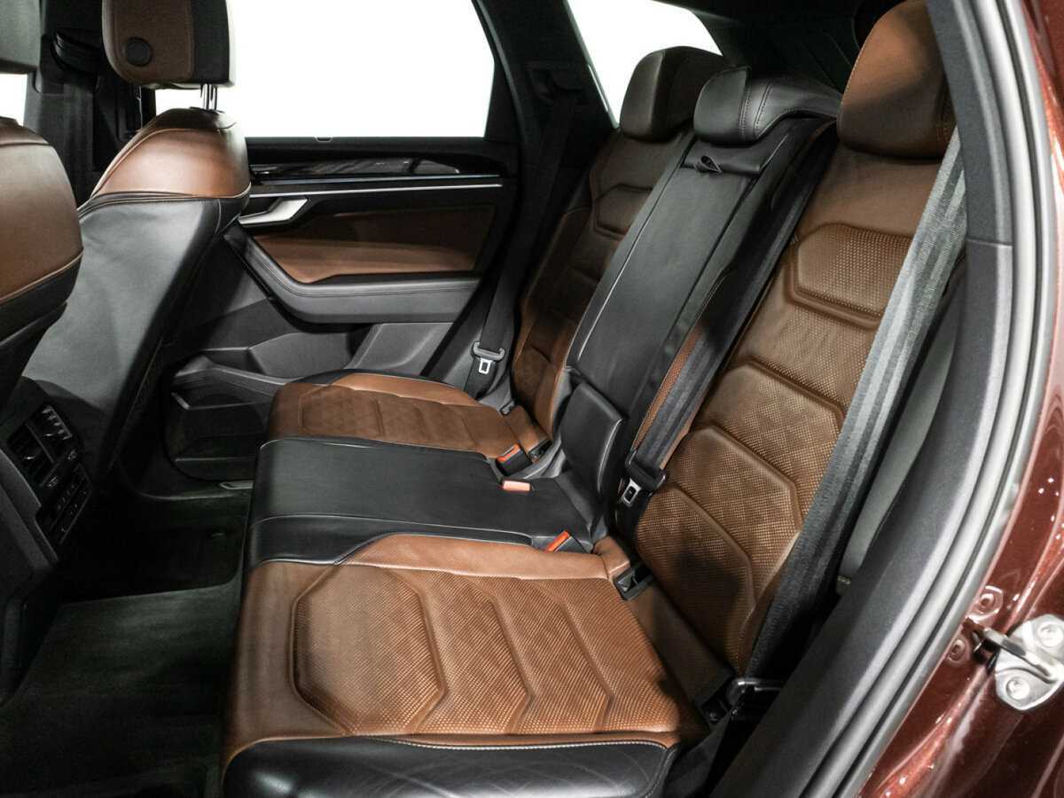 Купить Volkswagen Touareg с пробегом. Фото: #9